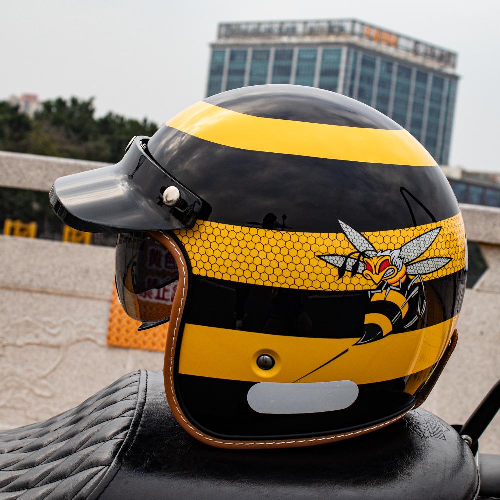 

Unisex Yellow Bee Pattern Three-Quarter Motorcycle Helmet with Integrated Windshield for Cruising Customizable Size And Style M