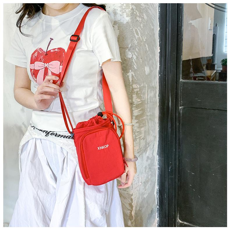 Niche messenger bag shoulder kettle bag water cup bag lightweight outdoor sports mobile phone bag going out portable small satchel tide