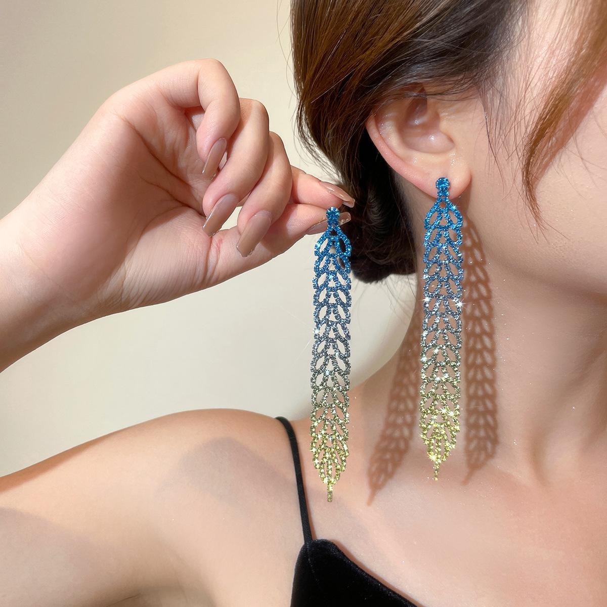 

Explosive simple rhinestone fringed long earrings