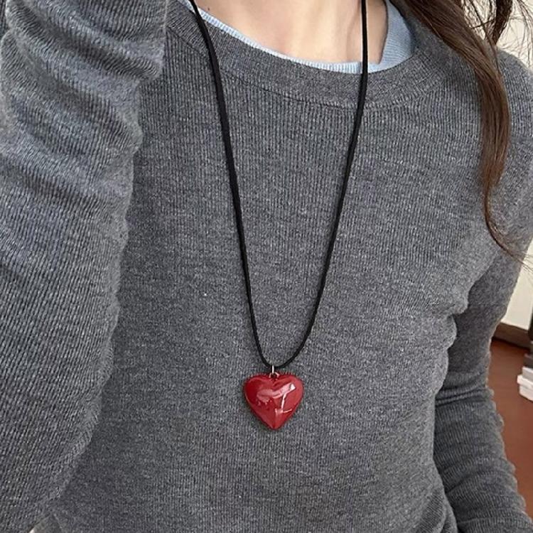 Fashionable Resin Heart Choker with Velvets Tie Adjustable Length Neckchain for Women Eye Catching Sweater Chain Jewelry
