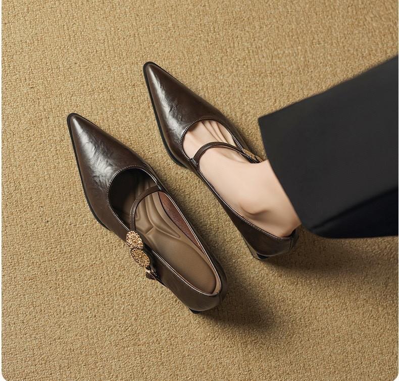 

Sheepskin version~ pointed temperament metal buckle one-word strap high heels light mouth low heel French commuter black single shoes women 40