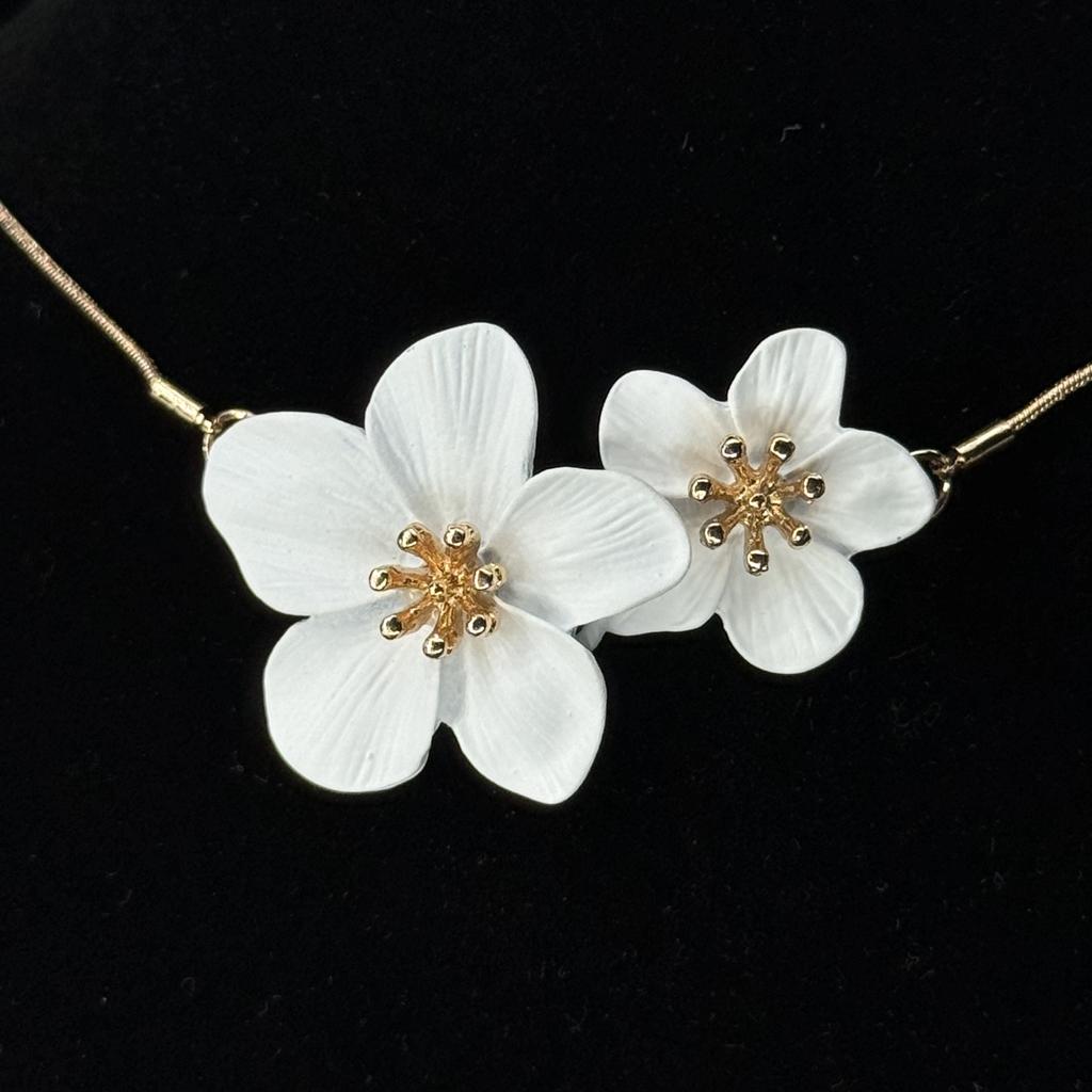 1pc Adjustable White Floral Necklace, Elegant & Versatile, Suitable For Women Everyday Wear, Vacation, Party And As Gift