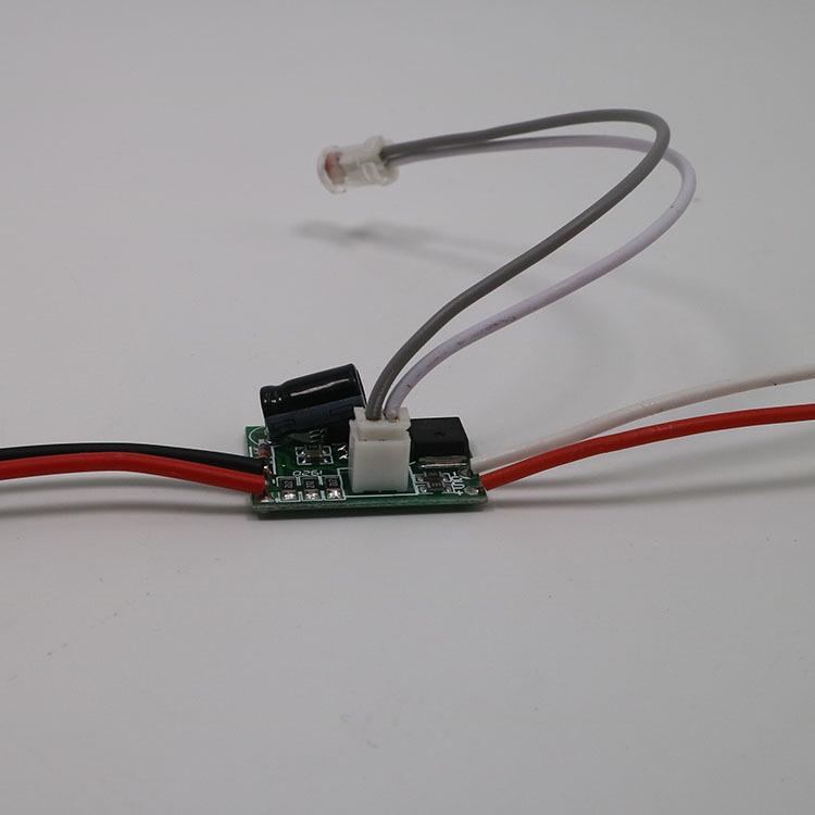 Comutator Auto de Control al Luminii 3V-30V pentru Bare Luminoase, Motoare, Lămpi Stradale - Se Activează în Întuneric