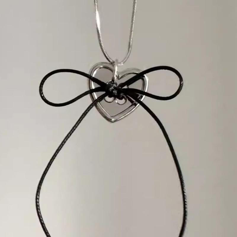 Stylish Necklace with Heart Line Bowknot Pendant Unique Bowknot and Heart Pendant Necklace Simple Clavicular Chain Charm