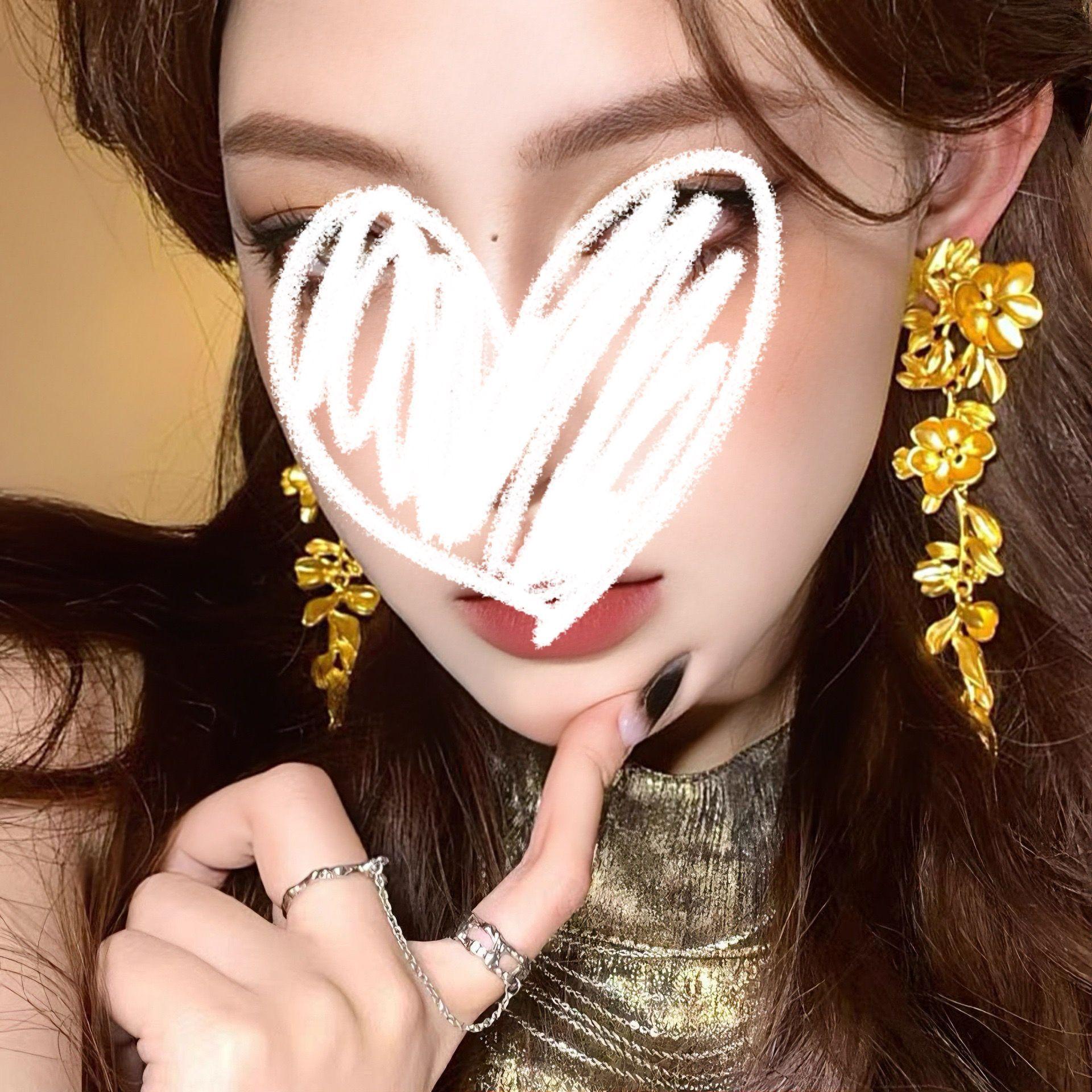 

New Chinese style golden flower long earrings retro court style exaggerated earrings heavy industry premium light luxury earrings золотой