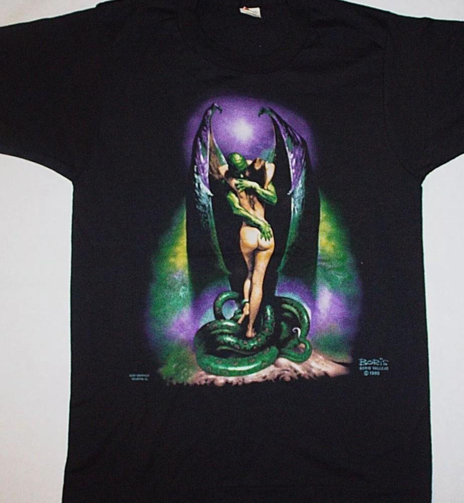 

Футболка с артом Бориса Вальехо «Поцелуй вампира: Крылатый змей», 1986 год, Body Graphics, НОШЕНАЯ S