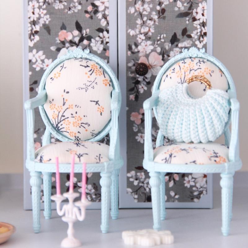 1/12 Scale Wooden Dollhouses Furniture Set Mini Wooden Table And Chair For Kids Floral Pattern