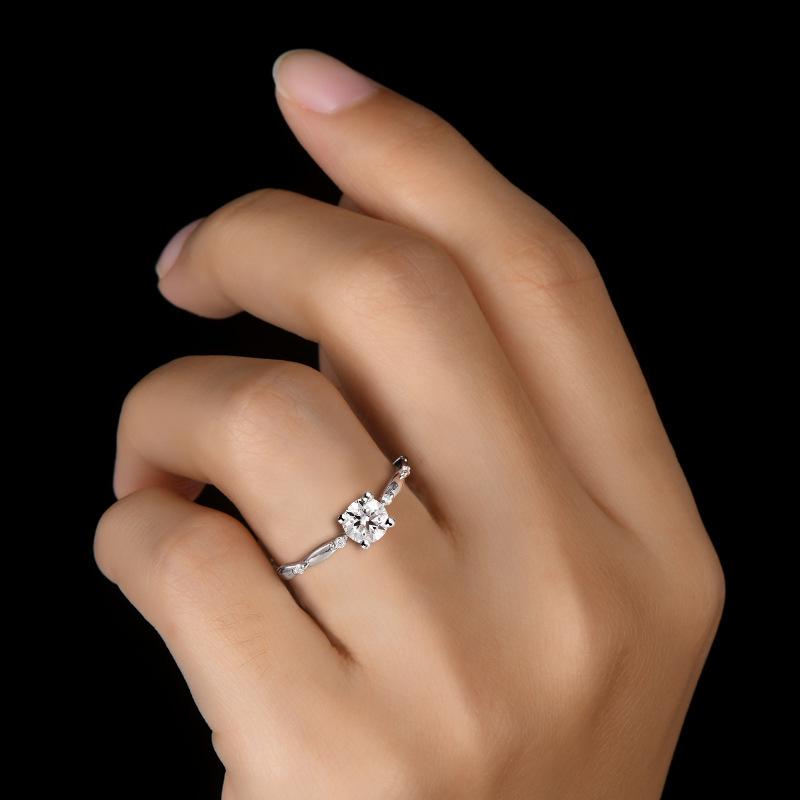 Mosambik Vier-Krappen Solitär Laborgezüchteter Diamant Ehering Set