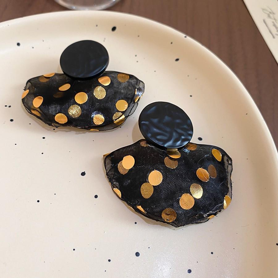 Geometrische Plissee-Ohrringe mit Glasperlen der Black Series: Elegante silberne Ohrstecker mit einem luxuriösen und vielseitigen Design.