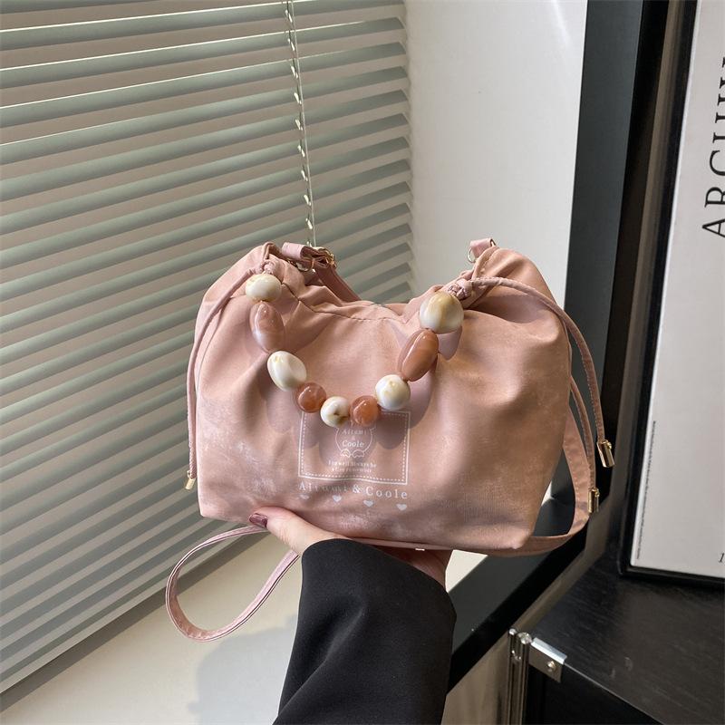 

Premium women s bag 2025 new trend versatile fashion beaded handbag casual foreign texture messenger bag розовый
