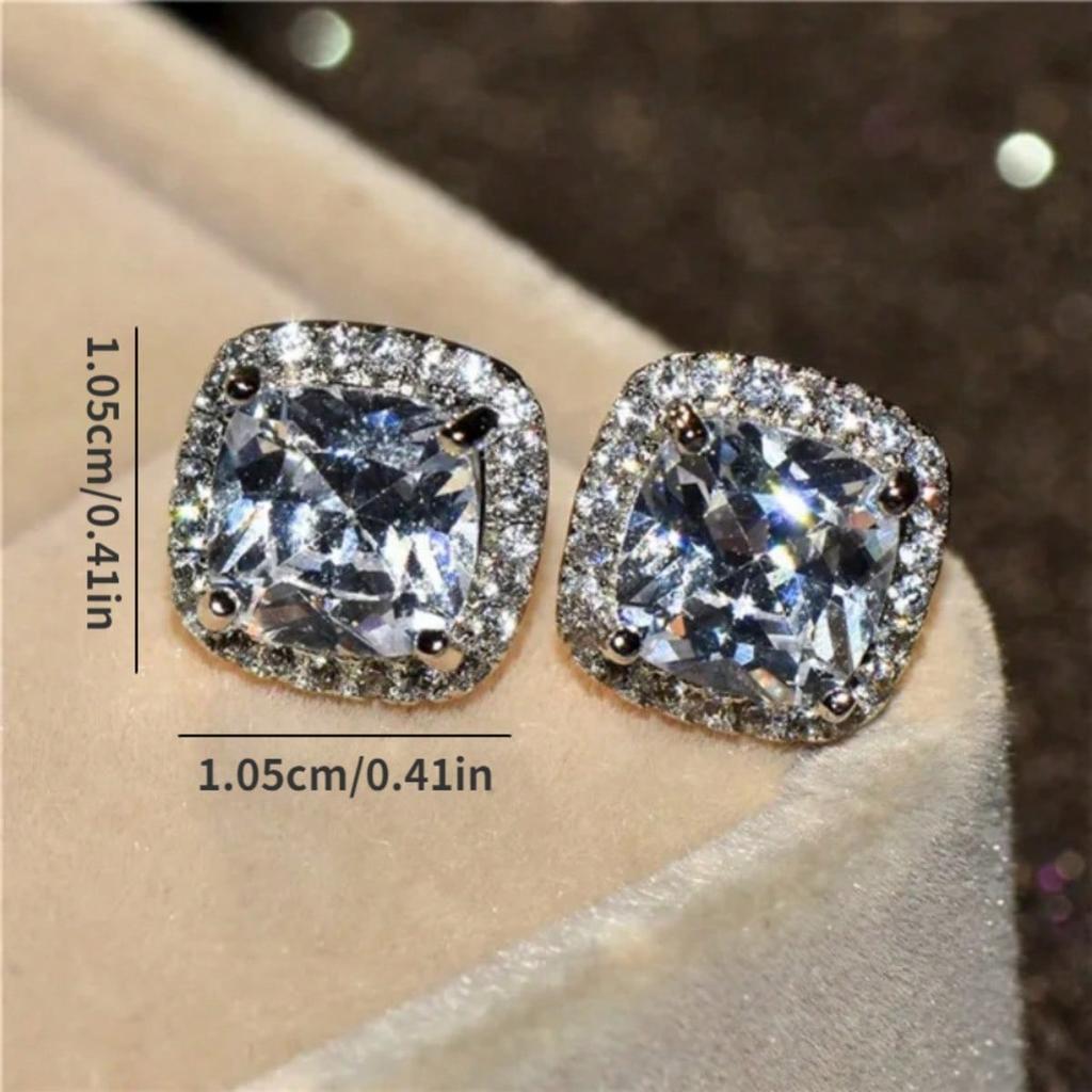 1 Pair of Exquisite and Fashionable Earrings, Set with Synthetic Zircon Earrings, Suitable for Daily Wear