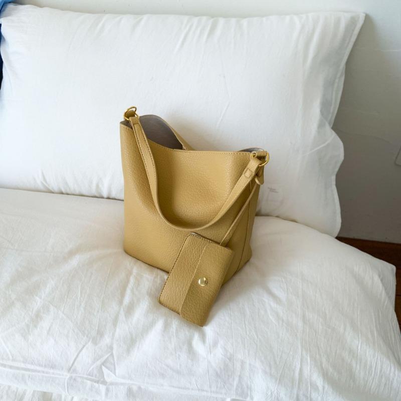 Premium Sense Niche Retro Bucket Bag Women's New Fashionable Versatile Large Capacity Shoulder Messenger Bag