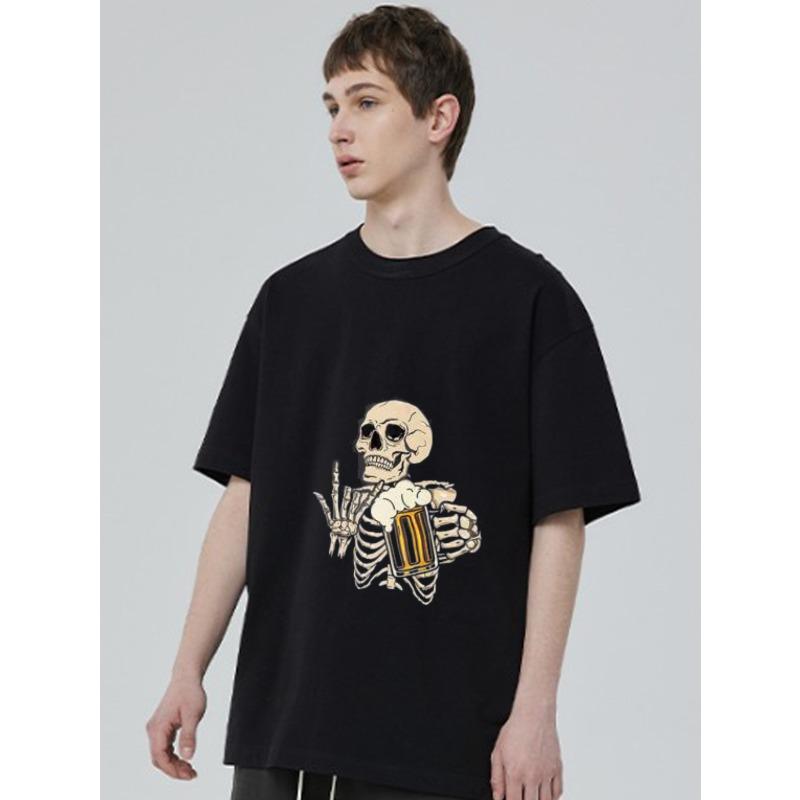 Black T Shirt With Skeleton Holding Beer Mug Graphic Print For Casual Wear