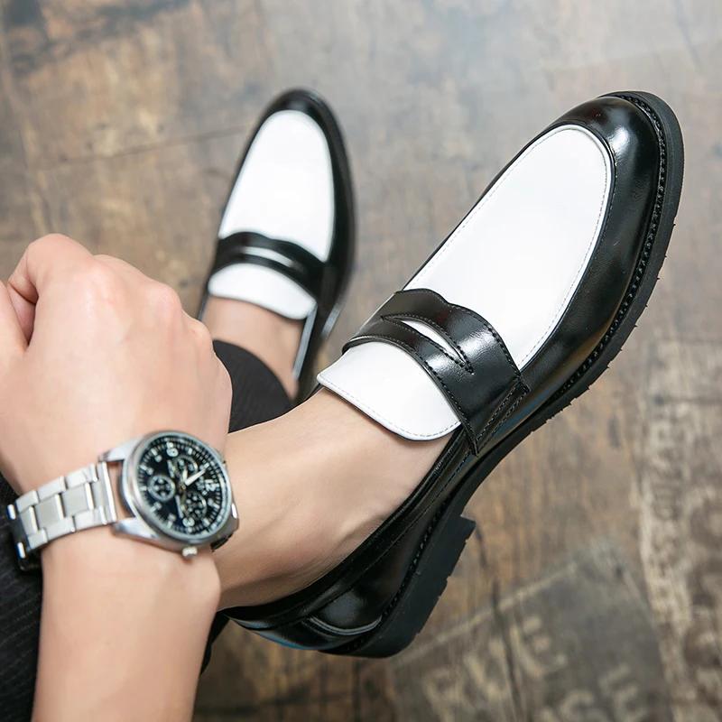 Italienske luksusmerkeloafers menns svarte og hvite skinnsko slip-on mote myksålede casual sko bryllupsmokkasiner