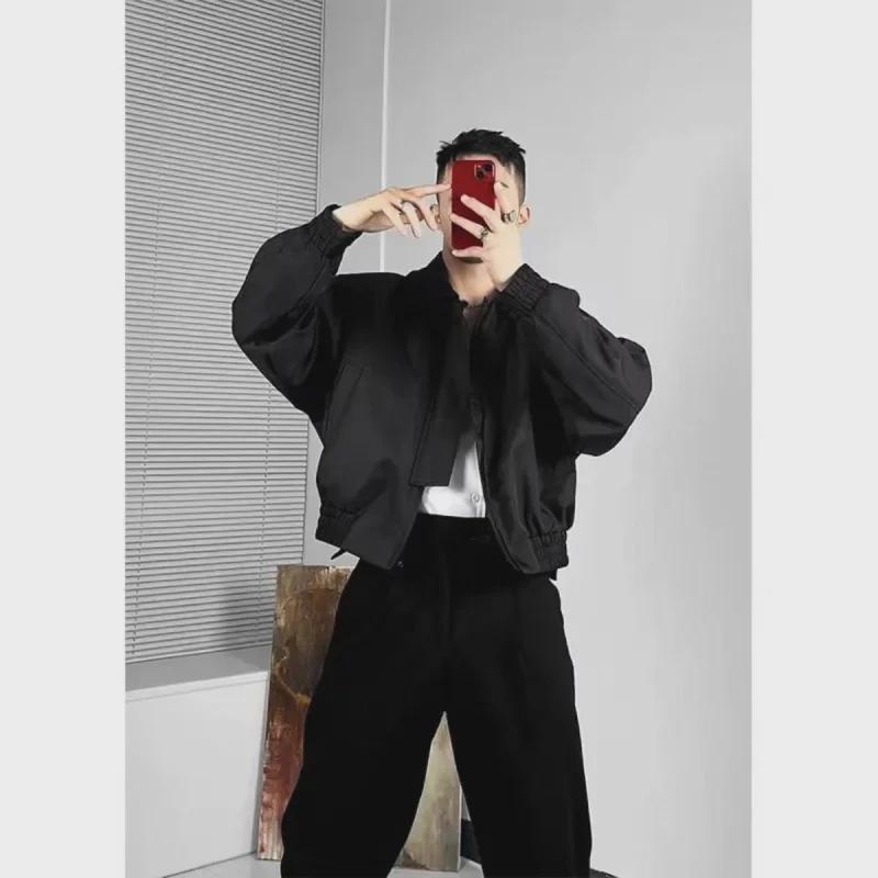 "Męska kurtka 2023 o luźnym kroju z poduszkami na ramionach i metalowym zamkiem błyskawicznym - styl jesienno-zimowy"