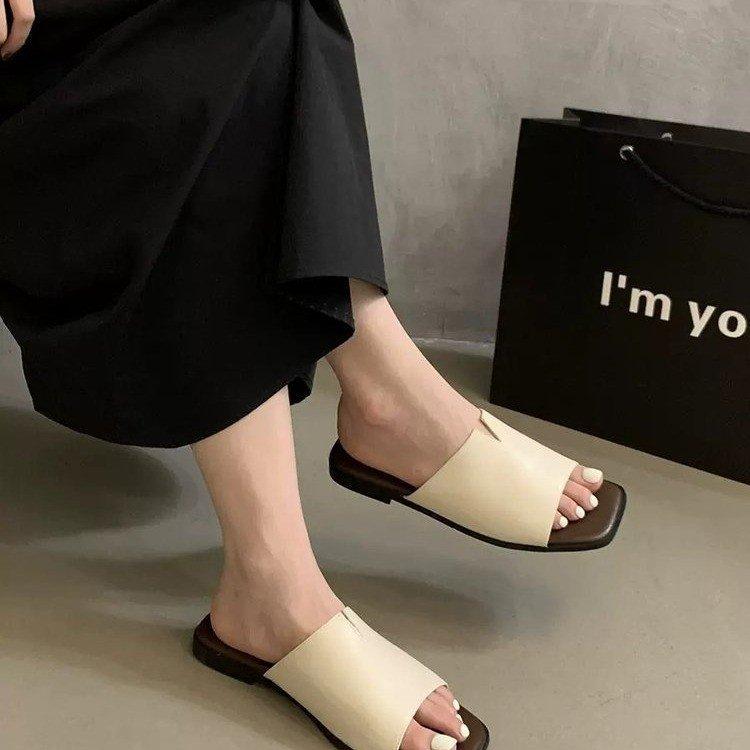 Slippers women wear 2024 new Korean version of fairy beach soft flat one-word sandals when they go out in summer