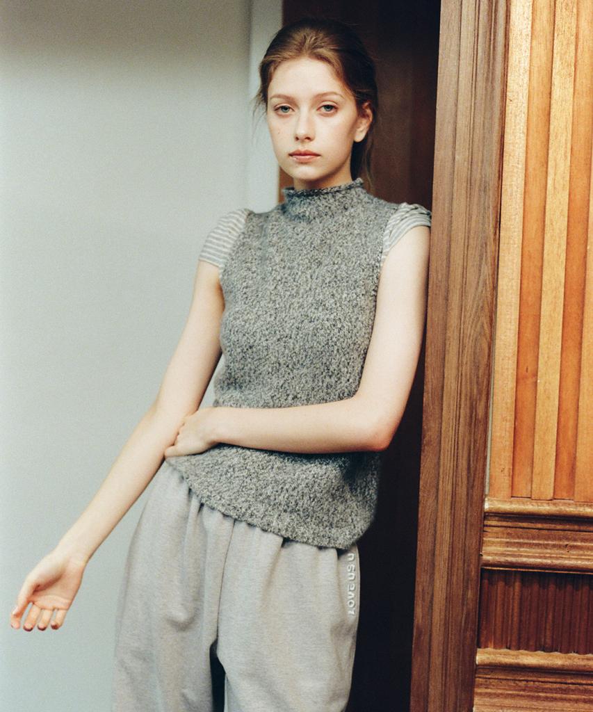 LOVEUSU Wool Halter Neck Sleeveless Knit (Charcoal)