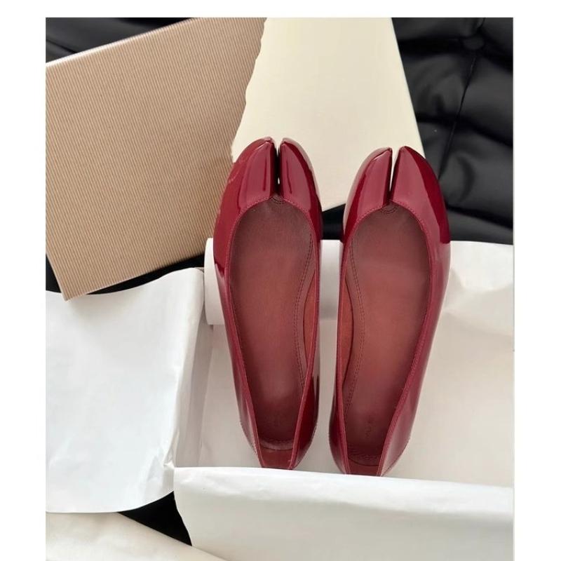 Fashion Loafers Tabi Single Flats Patent Leather Mary Jane Wedges Shoes Women Sneakers Shallow Mouth Split Toe Ballet Trainers Summer