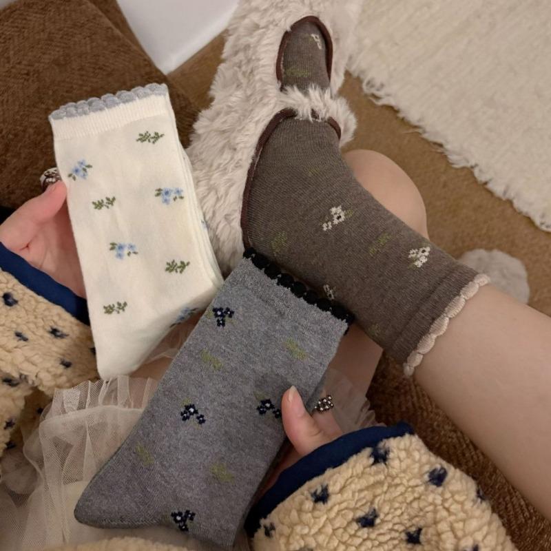 Ladies Autumn and Winter Thickened Warm Vintage Floral Wool Medium Tube Pile Socks
