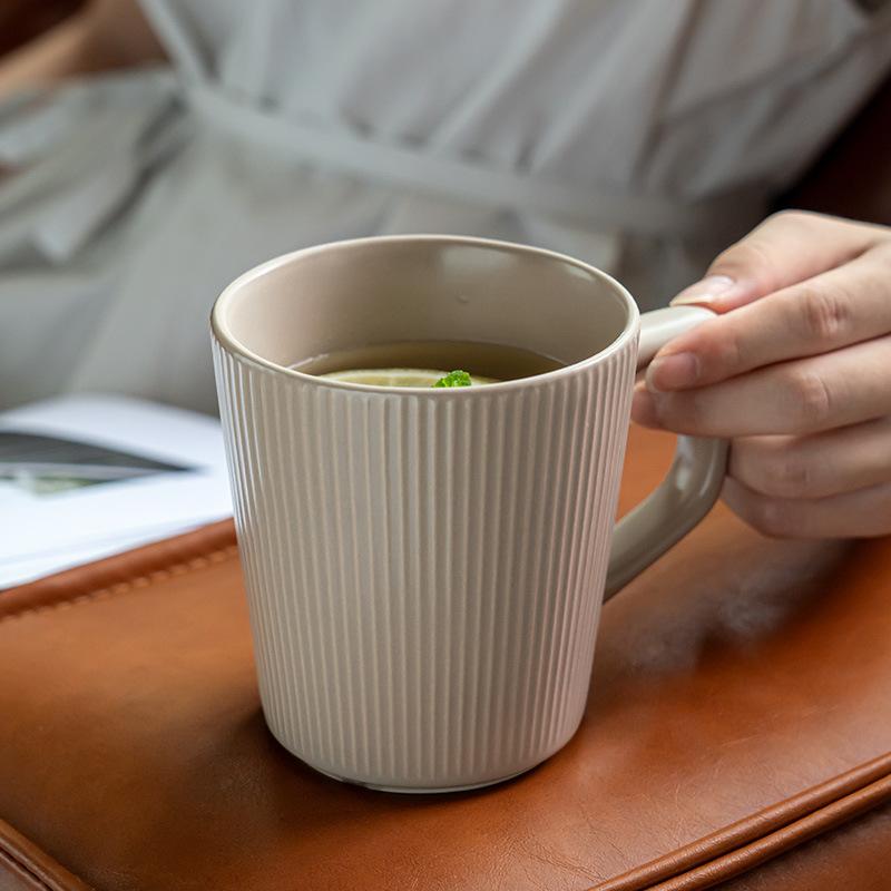 1Pc 500ml Embossed Ceramic Milk Coffee Mug Pure Color Striped Decoration with Handle Household Office Coffee Cup Water Cup Gift