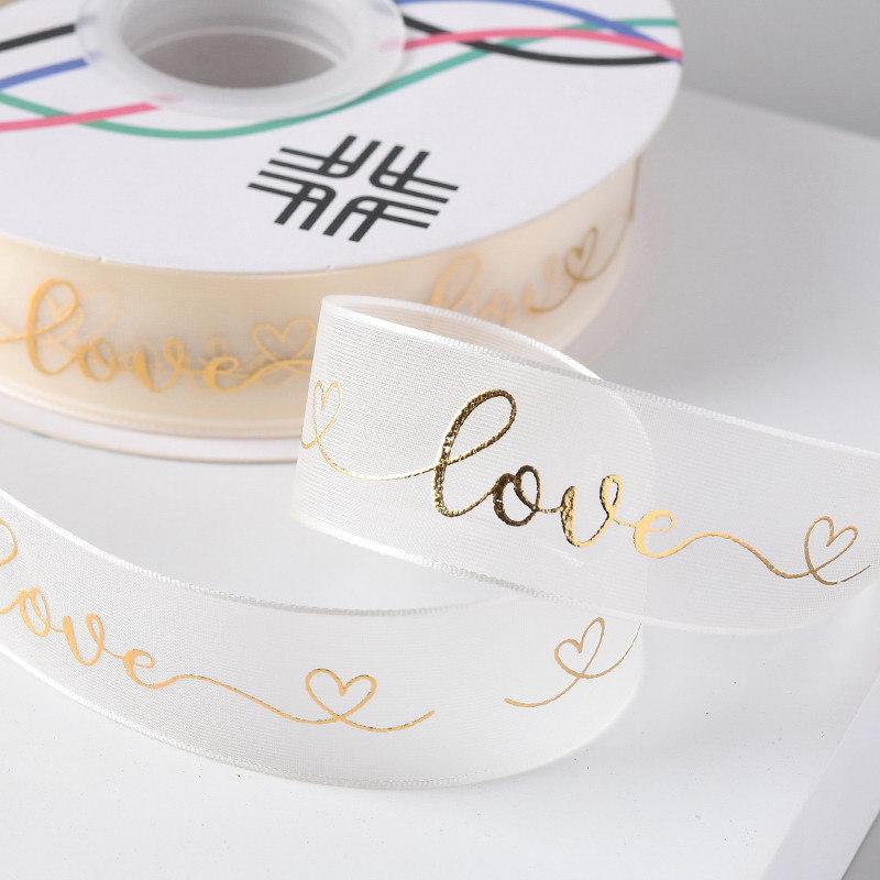 

2,5 Стрічка зі сніжного сатину з водним принтом та гарячим тисненням для упаковки тортів, обгортання квітів та декорування подарункових коробок