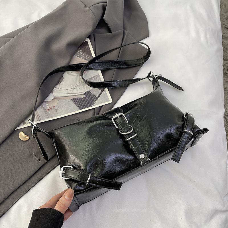 Dámská jednobarevná magnetická spona bagetová crossbody taška volnočasová PU šikmá ramenní taška s nastavitelným popruhem