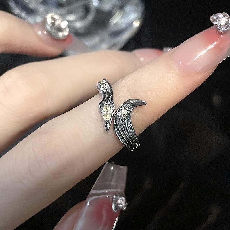 Niche Design Diamond-Encrusted Zircon Ring For Women S High-End French Texture Pleated Dark Wind Open Ring Personality Adjustable opening