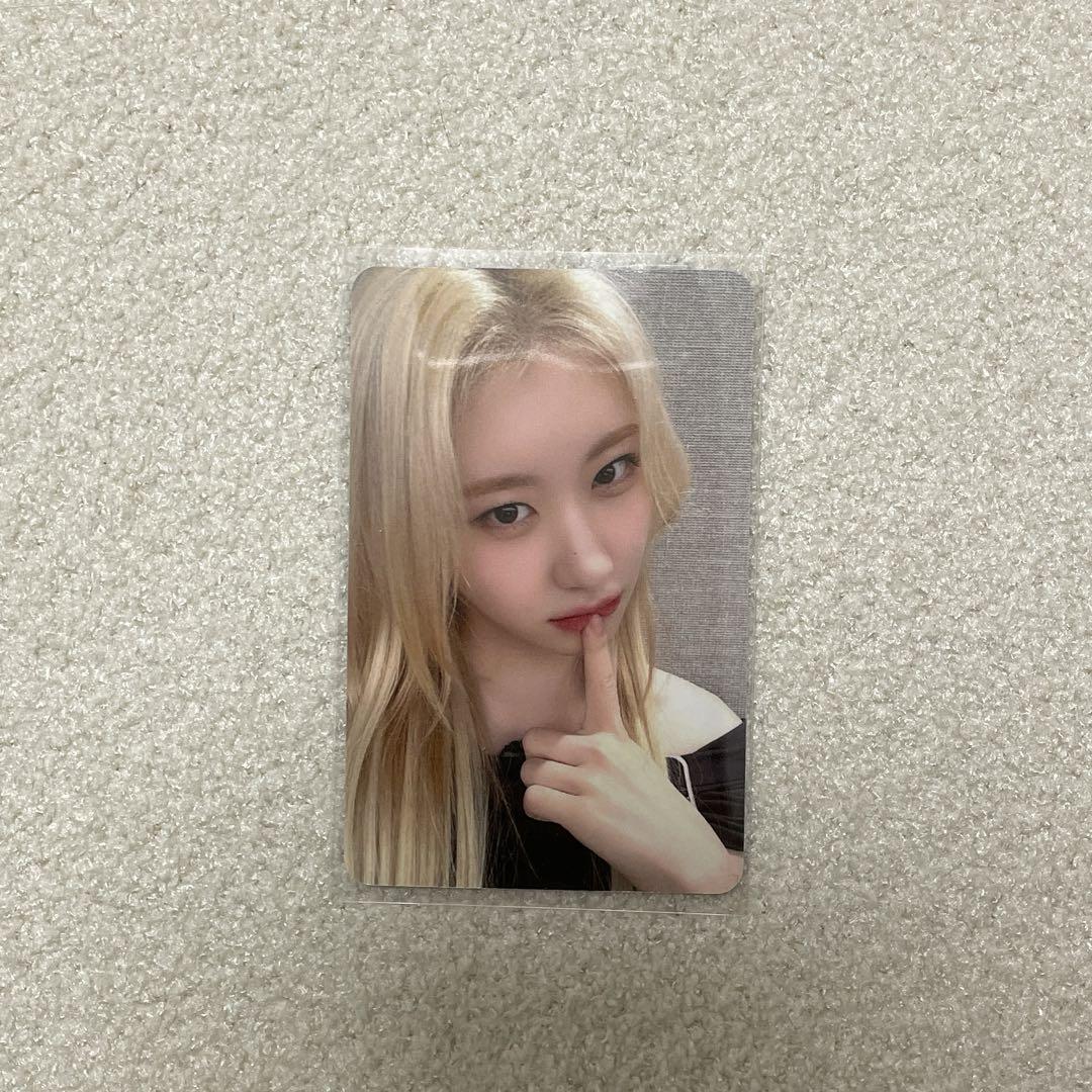 

[USED] ITZY GOLD Starriver Bonus Trading Card Chaeryeong