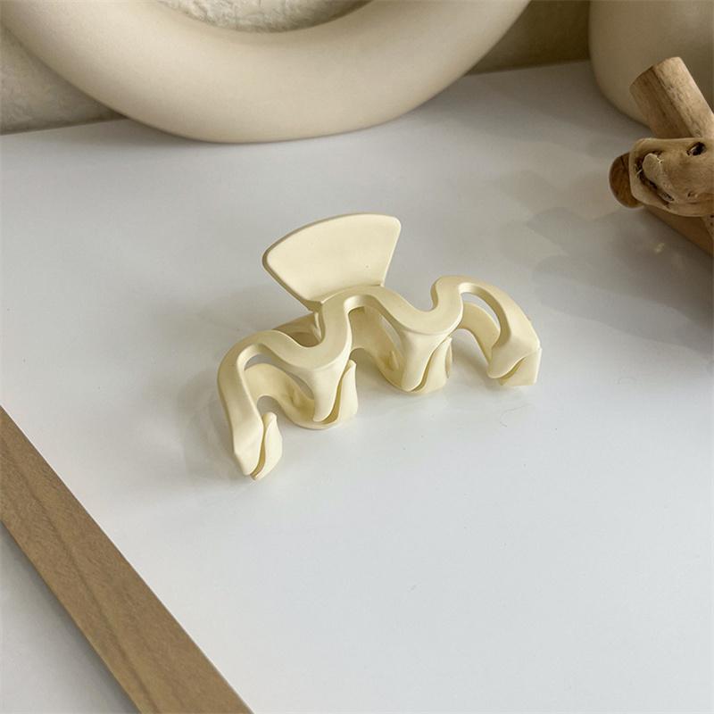 1Pcs Korean Coffee Beige Large Hair Claw Acrylic Hairpin Geometry Barrette Crab Hair Clips Headwear Womens Girl Hair Accessories