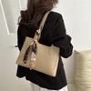 Chic Large Capacity Women's Tote Bag Trendy Design With Stylish Zipper Closure