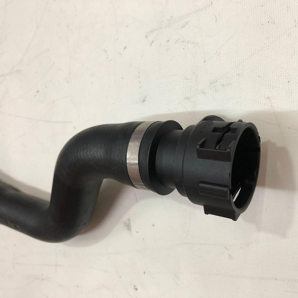 BMW E60 Kühlerschlauch (Teilenummer 17127568751)