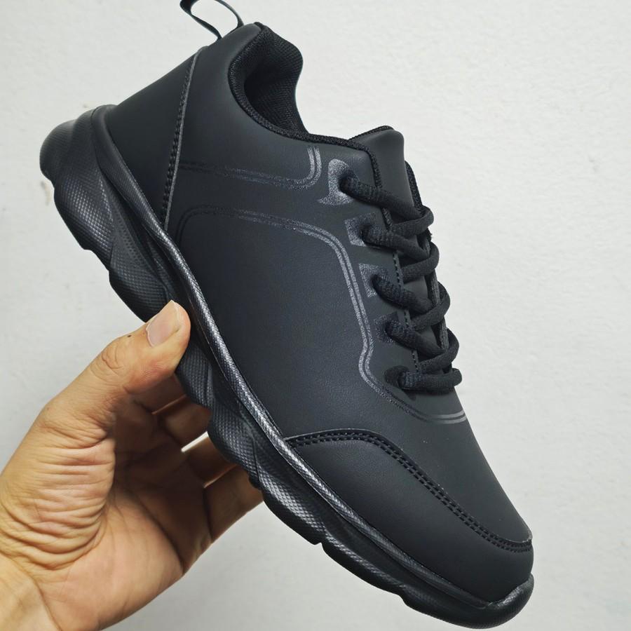 All-black sports shoes, new casual running shoes in autumn, leather shoes that are not tired after standing for a long time
