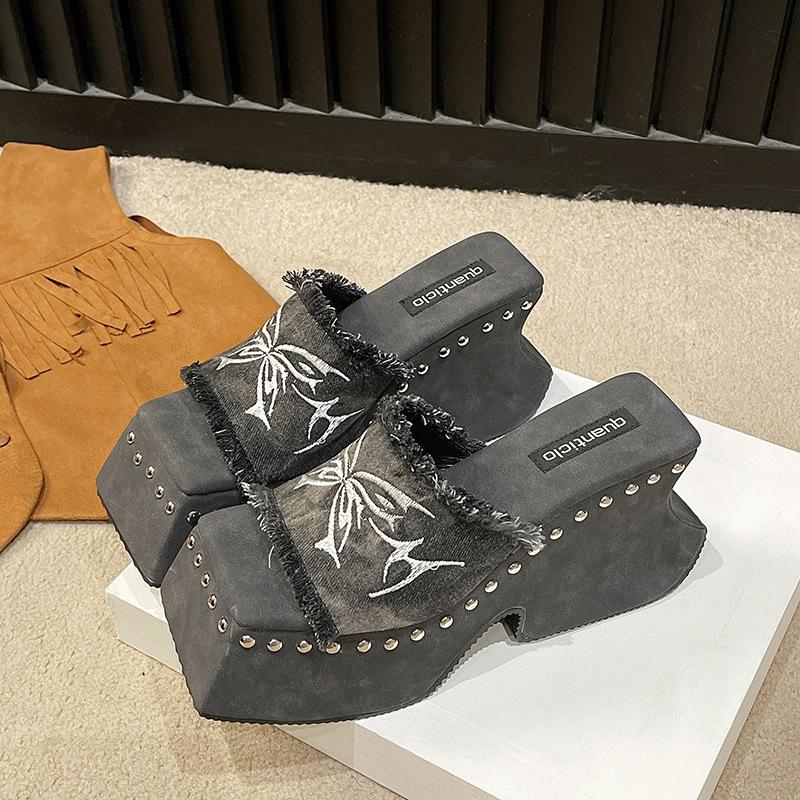Cool slippers for women outside 2025 summer new butterfly platform slippers millennial babes sexy open-toed high-heeled sandals