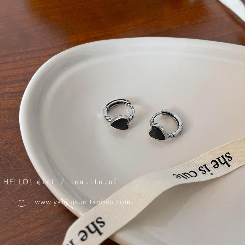 Luxury Black Enamel Heart Earrings for Women – Stylish, Artistic Peach Heart Studs