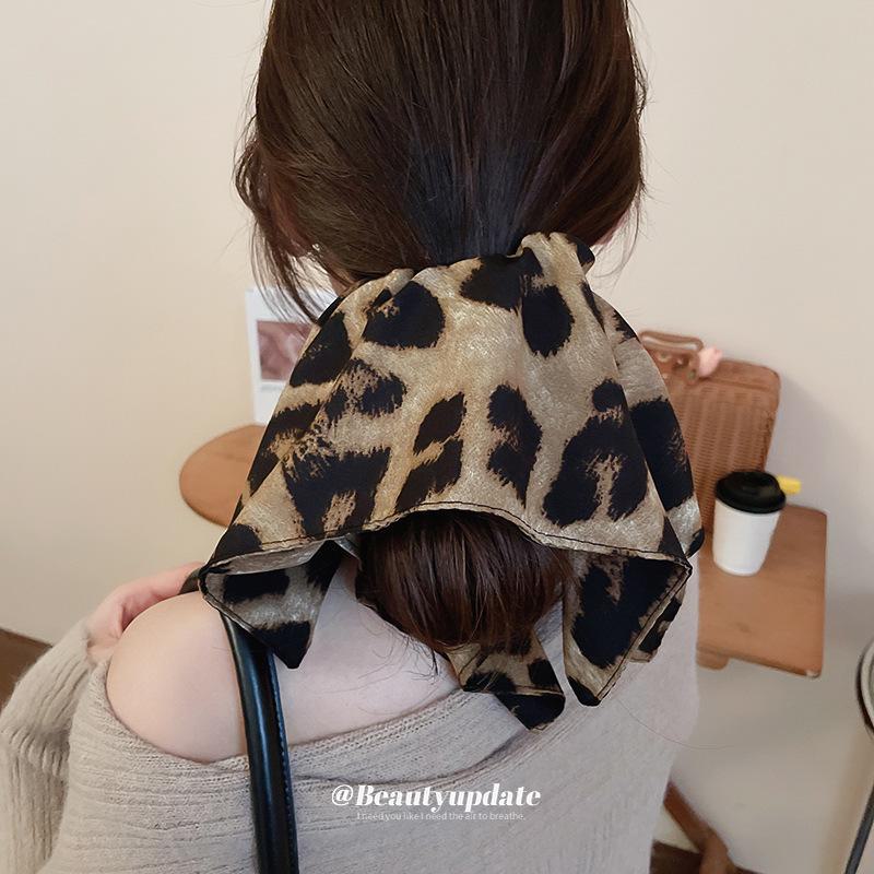 Retro Leopard Print Pleated Hair Band - Stylish European & American Design for Women’s Fashionable High-End Hair Accessories