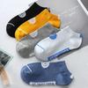 Hochwertige Sommer Herren Sportsocken Atmungsaktiv Bequem Knöchelhoch Fitnesssocken Rutschfest Kostenlos für Fußballgebrauch