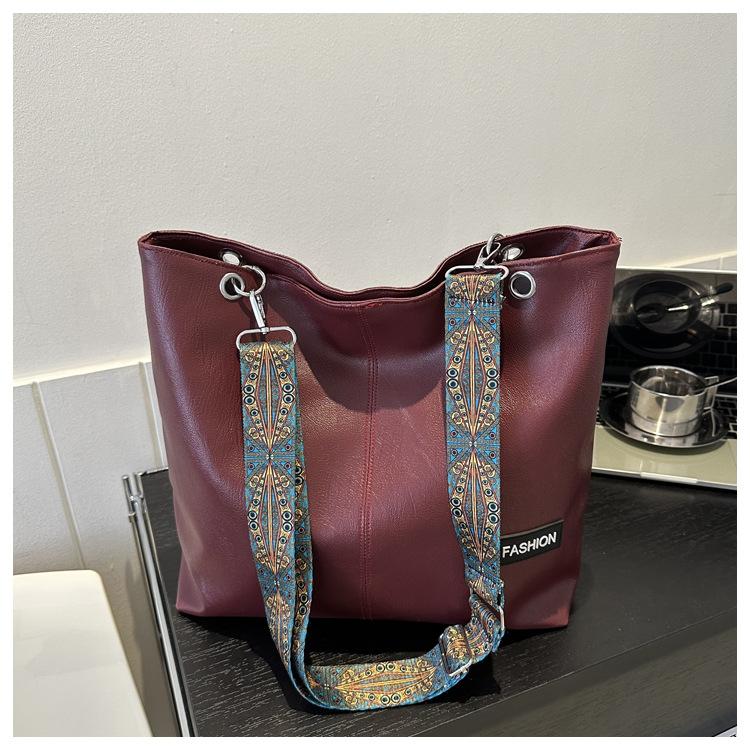 

Повсякденна одноколірна повсякденна сумка 2024 року, нова модна модна зимова велика сумка для поїздок на роботу і роботу, проста одноплеча сумка-тоут червоний