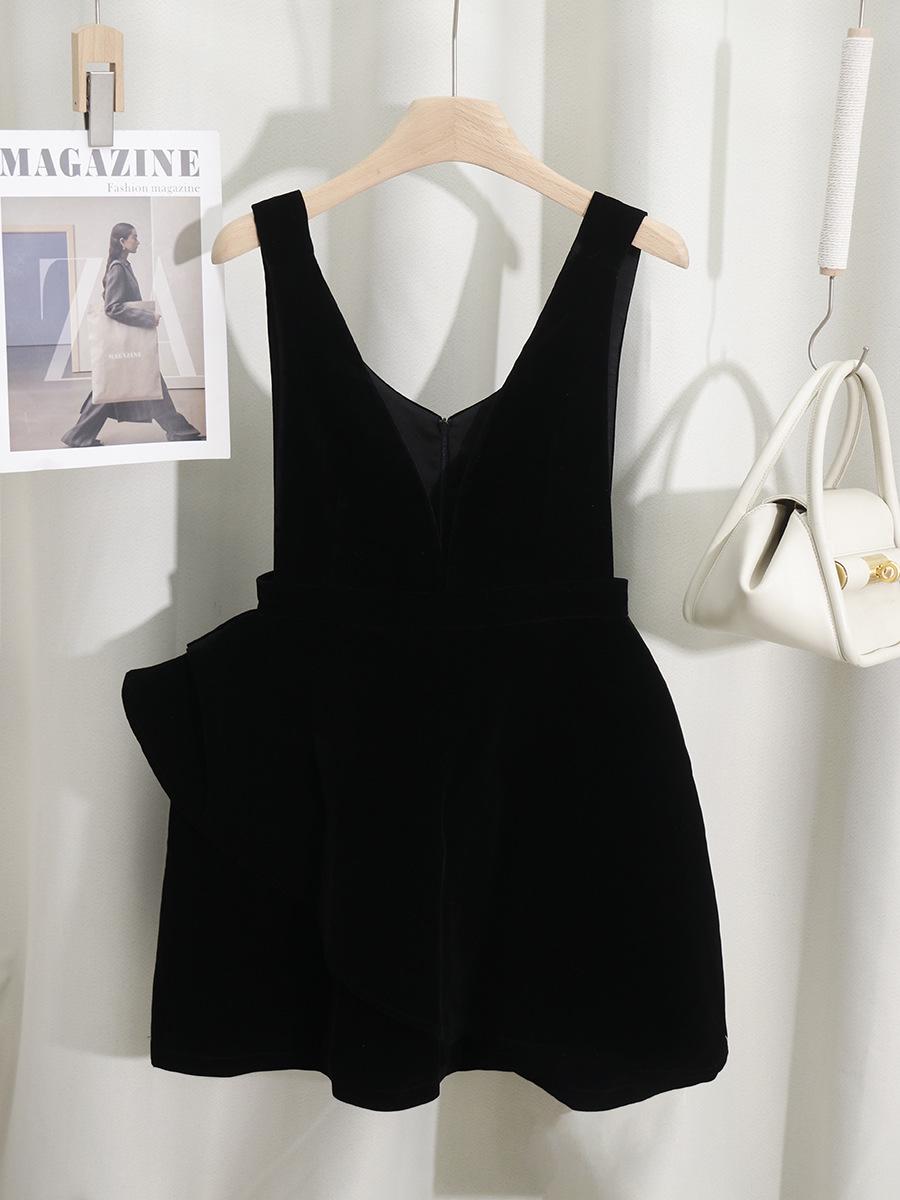 

Rose Double Beauties Embossed Velvet Shirt and Vest Dress in Black Extra Small