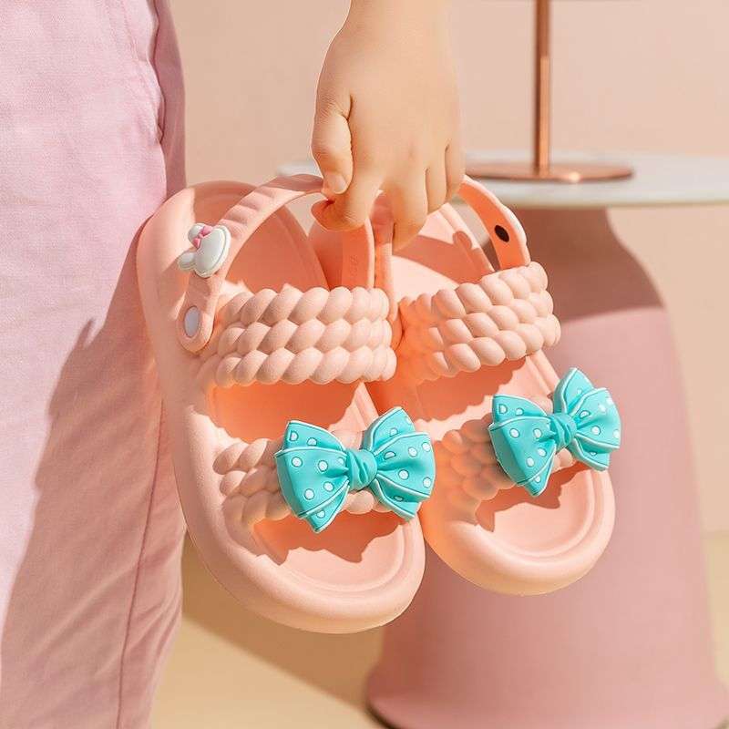 Girls' Sandals Summer 2025 New Middle-aged and Older Children's Beach Non-slip Bows, Foreign-style Thick-soled Parent-child Cool Slippers