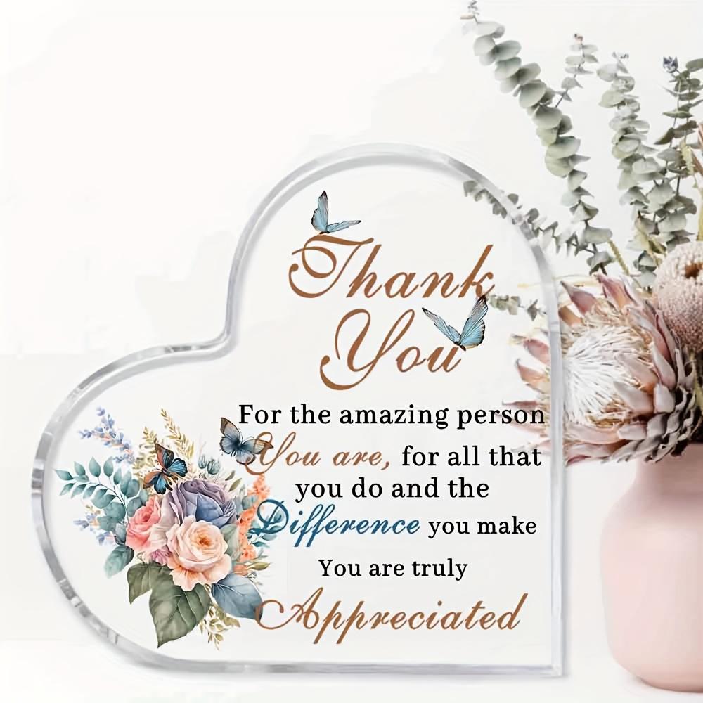Inspirerande Citat Skrivbordsdekor - Hjärtformat Akrylplakett med Blom- och Fjärilsdesign, 'Tack för den Fantastiska Person Du Är' Uppskattning