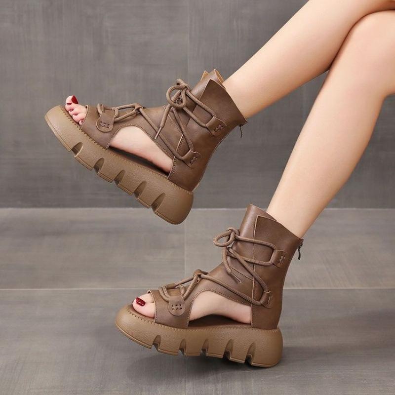 Internet-Berühmtheit Muffin und Fischmaul kalte Stiefel Damenriemen 2025 Sommer neu retro High-Top dicksohlige ausgehöhlte Römersandalen