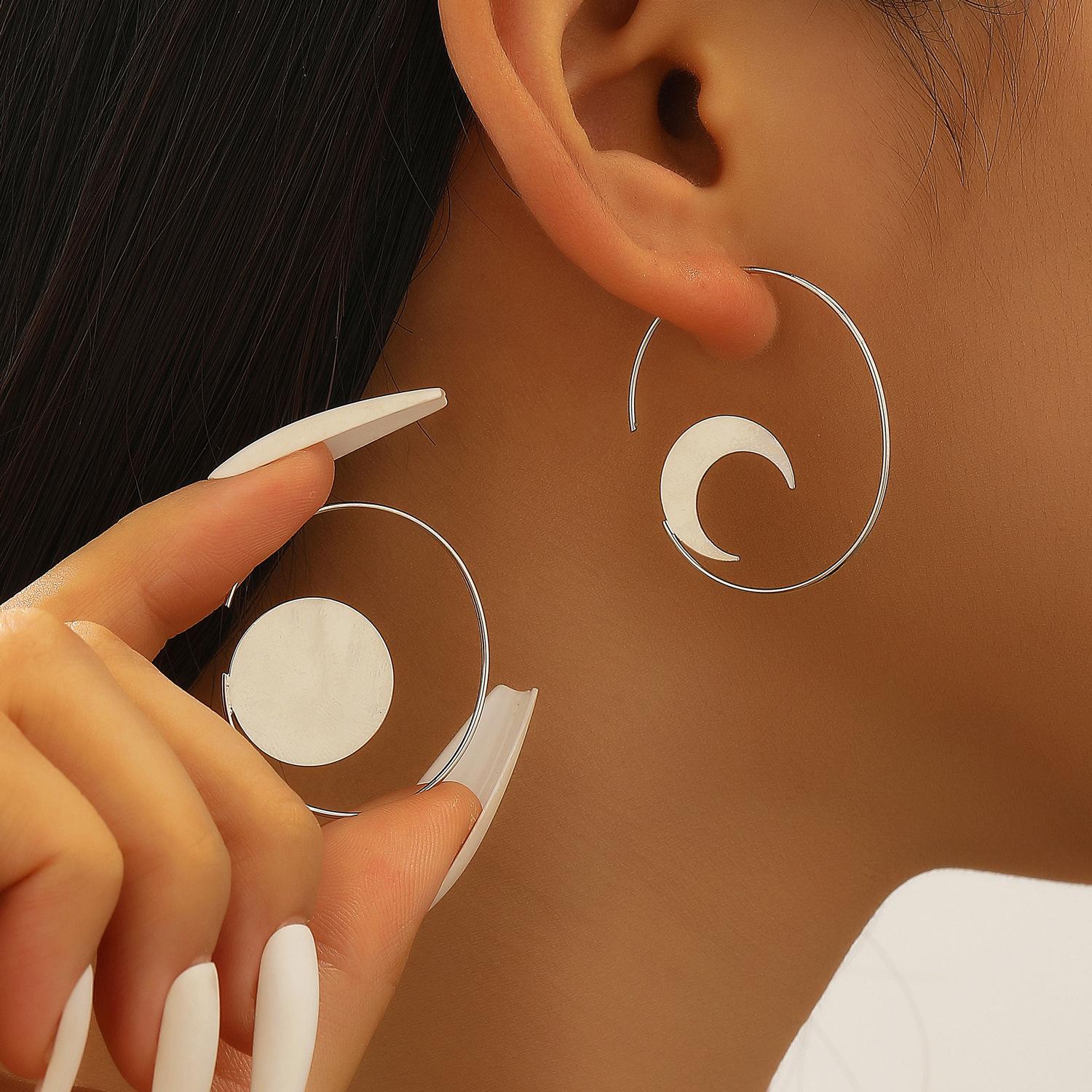 

Высококачественные серьги-подвески в виде круга с солнцем и луной из меди с покрытием из 18-каратного настоящего золота, персонализированные модные ретро-серьги