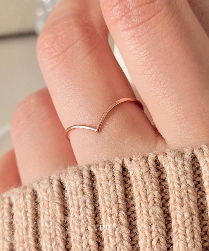 Judien 14K 18K V-Cut Thin Ring