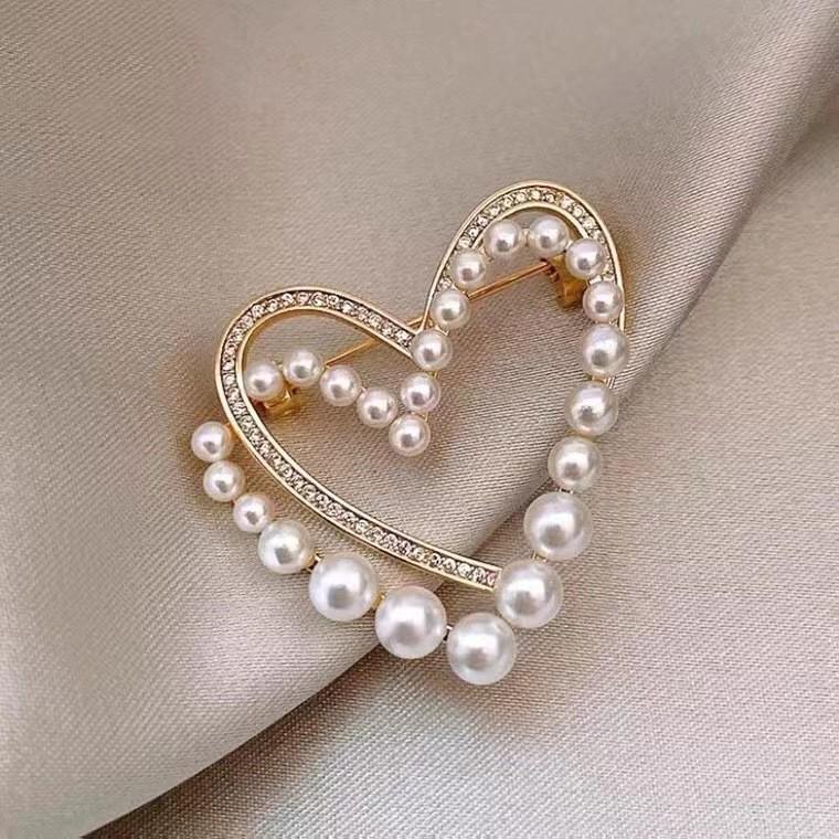 Pearl Heart Brooch: 2025 Autumn/Winter Trend - Korean Exquisite Pin for Women