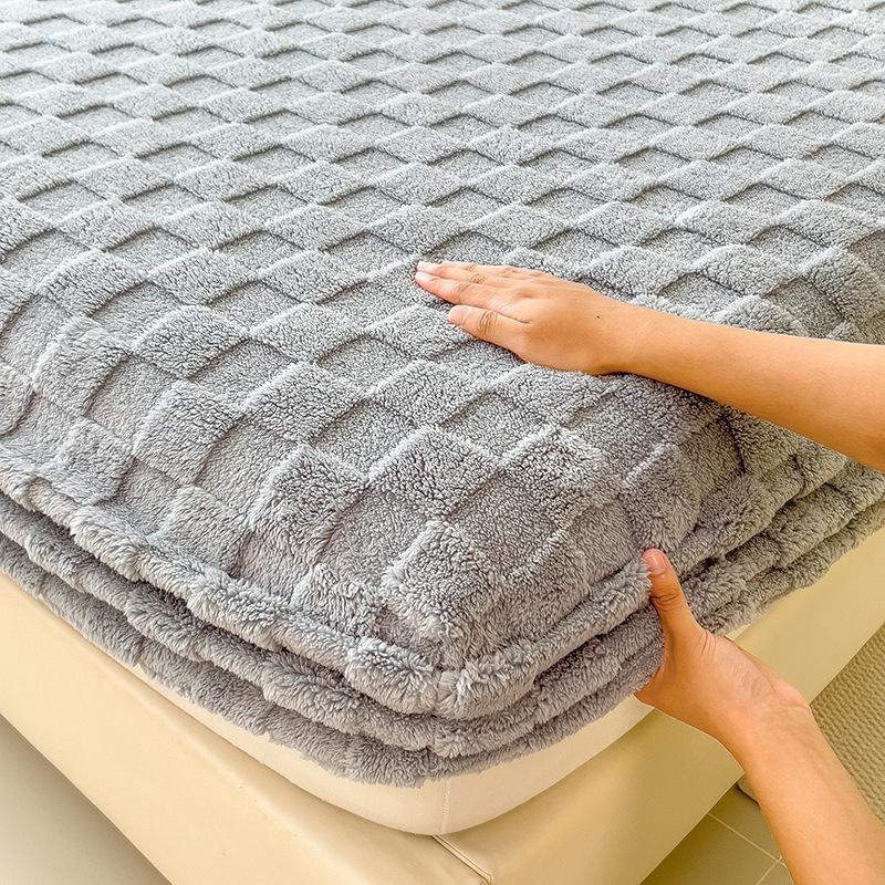 Modern Home Embossed Mattress Protector Bed Sheet Pillowcase Set Antiallergic Thickened Mattress Cover Grid-shaped Bed Cover