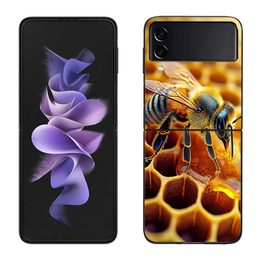 Bees and Honey in the Honeycomb Phone Case For Samsung Z Flip 7 6 5G Galaxy Z Flip 5 4 3 Black Hard Cell Cover Luxury PC Shell