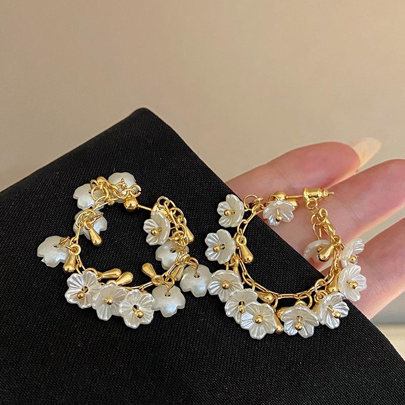 

Новые французские ретро-темпераментные цветочные длинные серьги-джокеры с кисточками женские