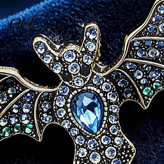 Gothic Bat Brooch Pin Halloween Rhinestone Brooch, Retro Shaped Lapel Dark Aesthetic Clothing Decor Pin, Jewelry Accessory for Bags Scarves