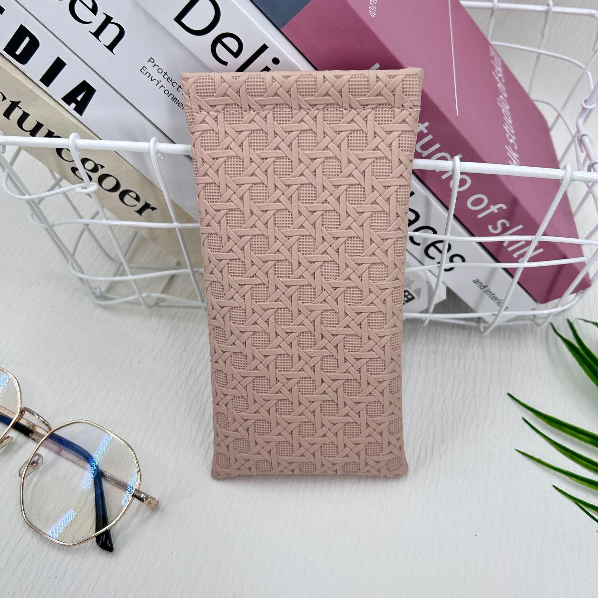 

Portable Squeeze Mirror Box - Leather Soft Sunglasses Box - Easy To Use Bag for Convenient and Practical Outdoor Storage хакі