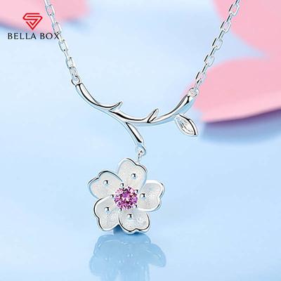 Heißverkaufte Charms-Halskette, Sakura-Kirschblüten, Temperament, klassische Halsketten, Anhänger für Frauen, Hochzeit, Verlobung, weibliche Geschenke, Schmuck